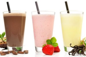 Three milk shakes in the flavours of chocolate, strawberry and vanilla side by side
